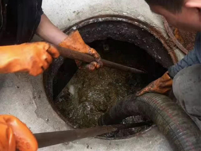 十堰清理化粪池时如何避免沼气的危害？